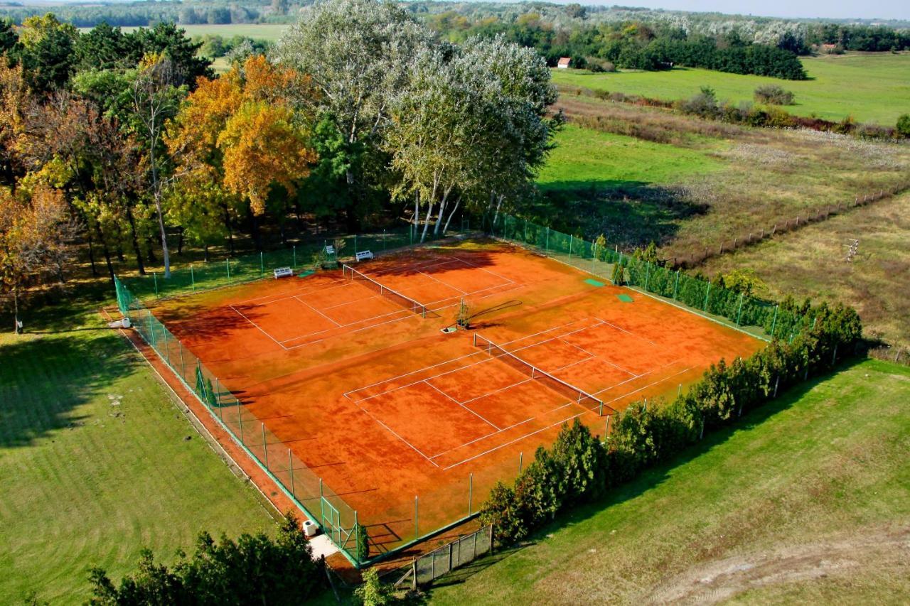 Hotel Villa Majur Subotica Esterno foto
